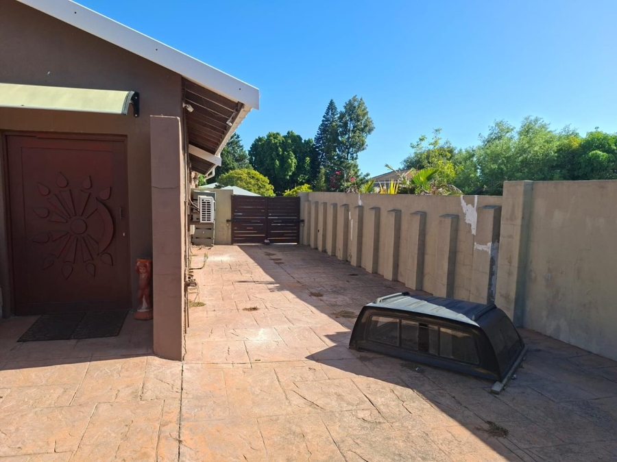5 Bedroom Property for Sale in Protea Heights Western Cape